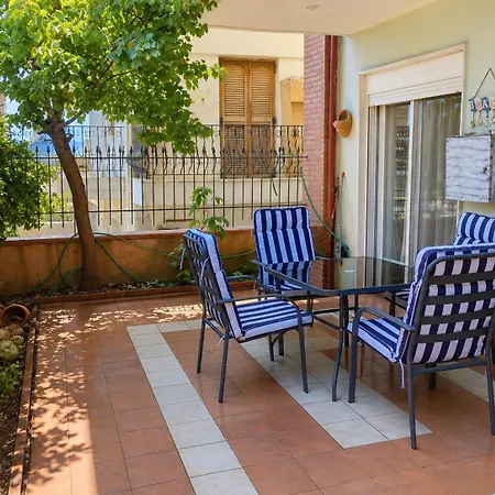 Cozy Garden Retreat With Terrace Near The Sea Флогита