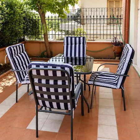 Cozy Garden Retreat With Terrace Near The Sea * Флогита